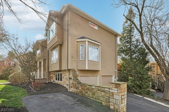 Photo - 210 Clarken Dr