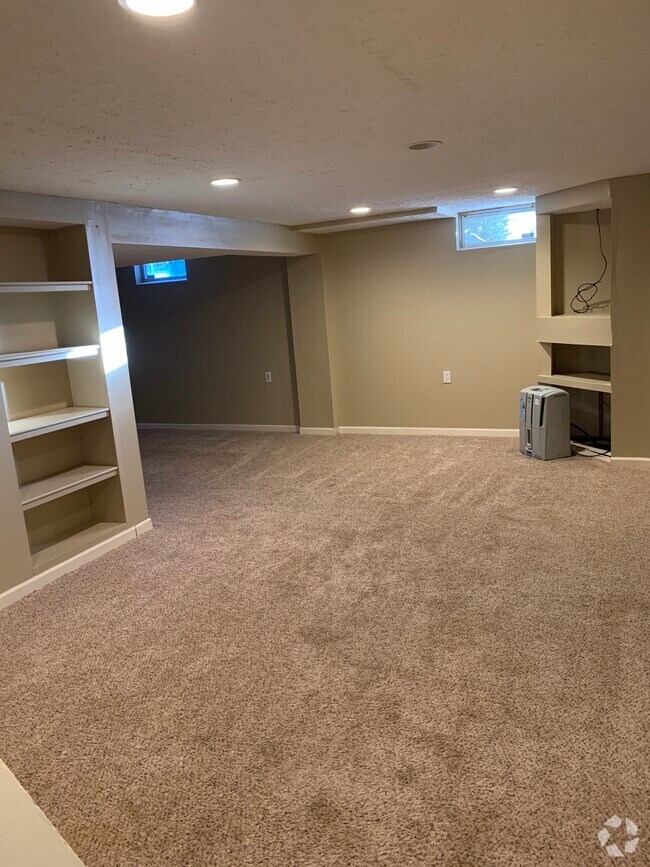 Building Photo - 9012 Ellersly Dr Rental
