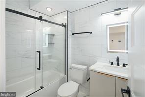 Photo - 2000 N Front St