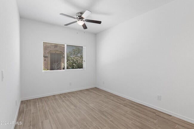Photo - 2842 E Tracy Ln