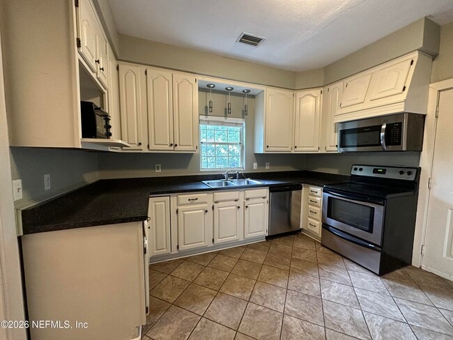 Photo - 3867 Herschel St