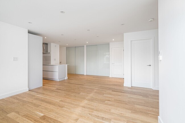 Photo - 240 Oriole Pkwy Unit 502