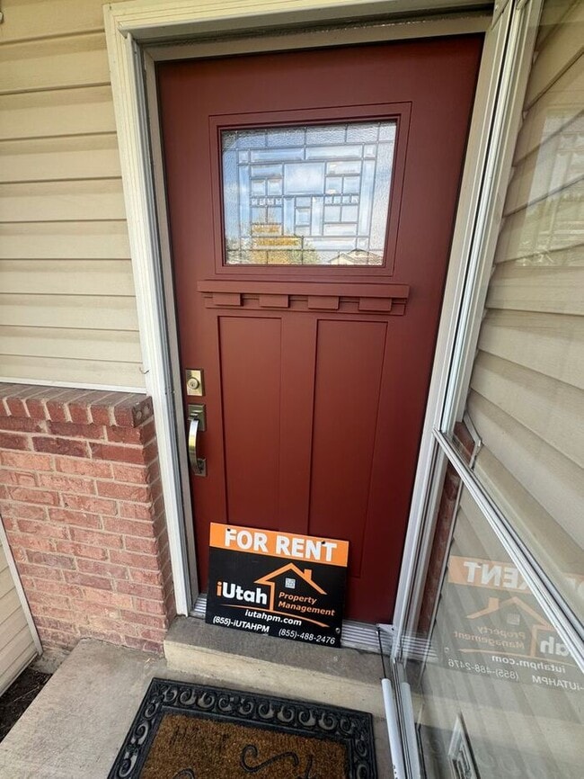 Photo - 4 bed 2 bath 2 car garage. Dog Friendly