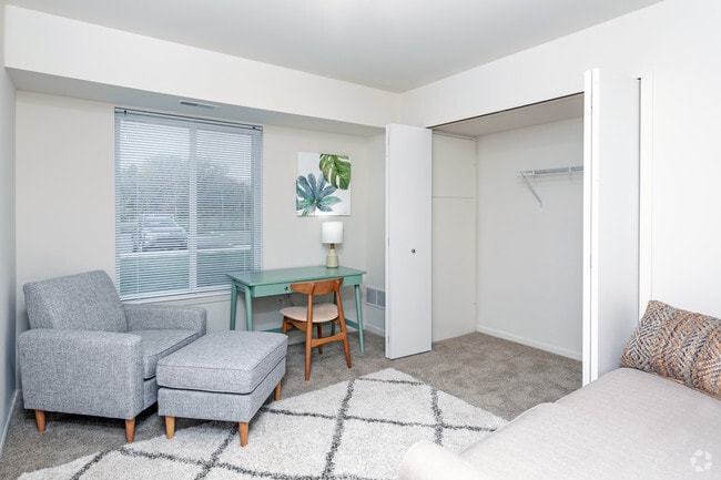 2BR, 1BA - 960 SF