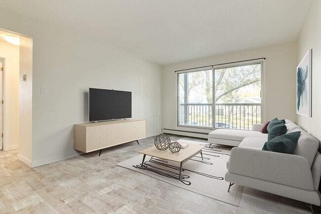 Evergreen Apartments - Evergreen Apartments