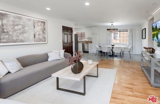 Photo - 525 N Orange Dr