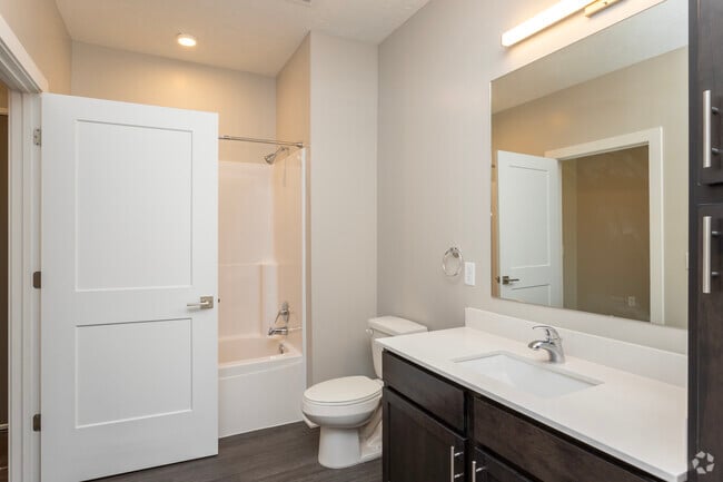 1BR, 1BA - 648SF