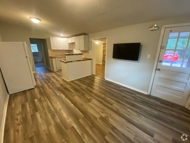 Building Photo - 363 Savannah Ave Unit 363 Savannah Ave B Rental