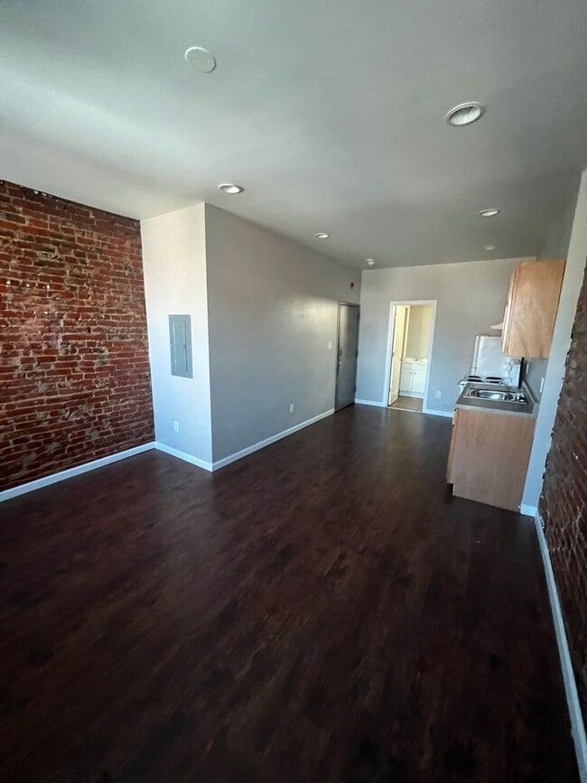 Building Photo - 1938 E Elkhart St Unit 1938 Elkhart - 2nd Floor