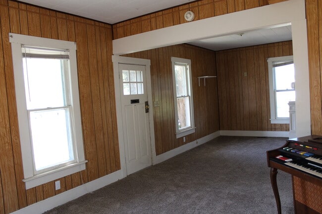 Photo - 174 Mill St