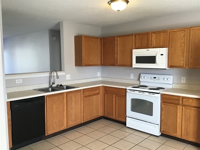 Photo - 662 Holly Rose Way