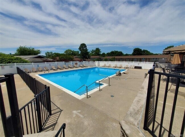 Photo - 204 Old Country Rd