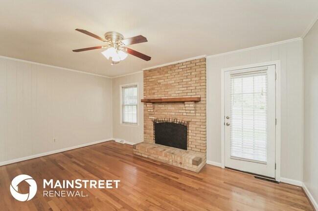 Photo - 2125 Helen Dr