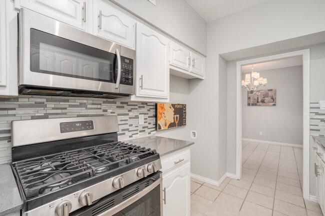 Photo - 317 Benjamin St