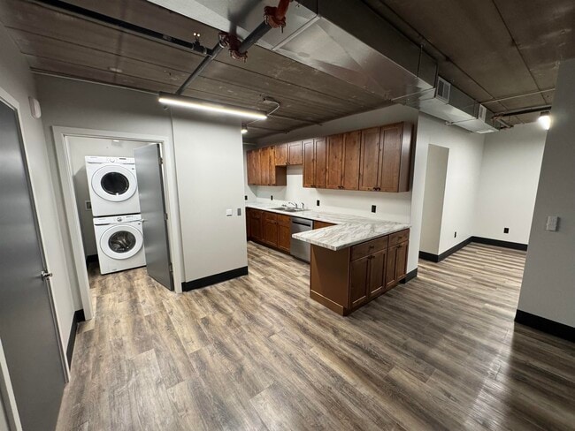 Building Photo - 217 S Badger Ave Unit 207