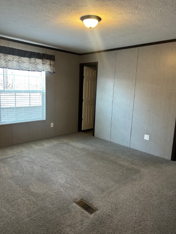 Photo - 302 Lakeview Rd