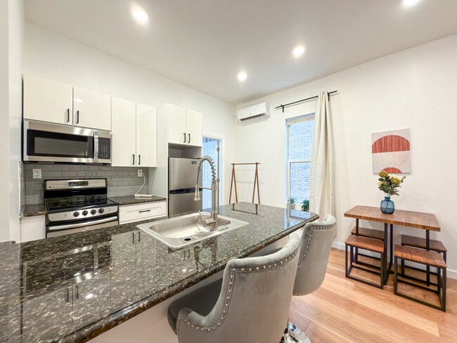 Photo - 2129 Pine St Unit 2R