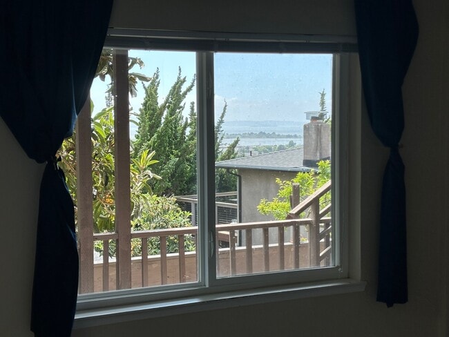 Photo - 733 Balra Dr