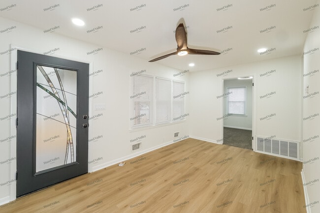 Photo - 7600 Woodson Rd