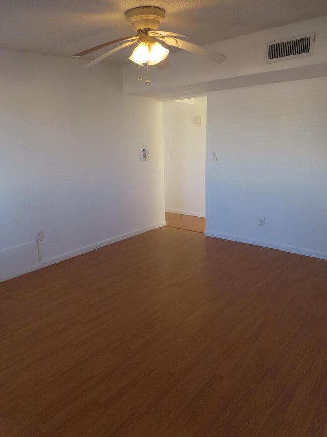 Photo - 10052 Kenworthy St