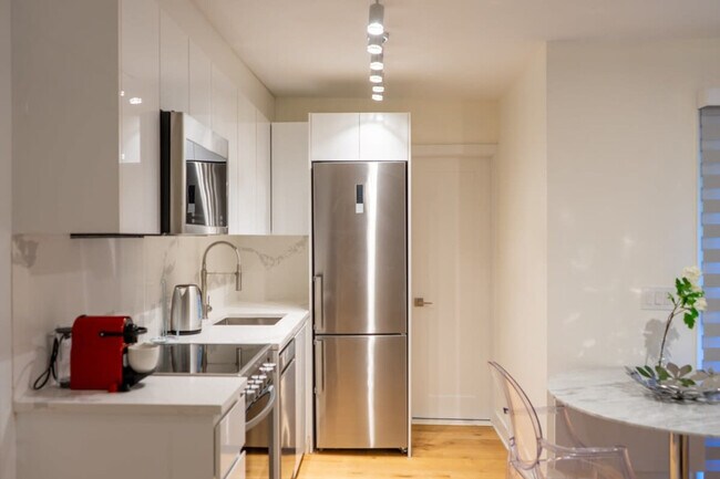 Photo - 1755 R. Saint-Denis Unit FL4-ID1319146P