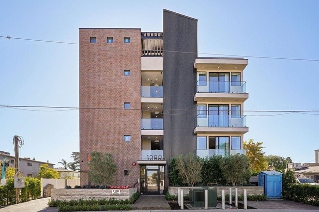 Building Photo - IM 21 Rental