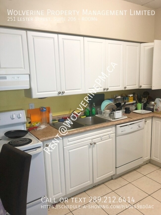 Photo - Male Student Housing in Waterloo - Students Only Unité 202-Room4