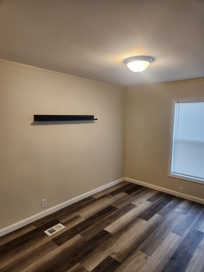 Photo - 327 Becky Ln