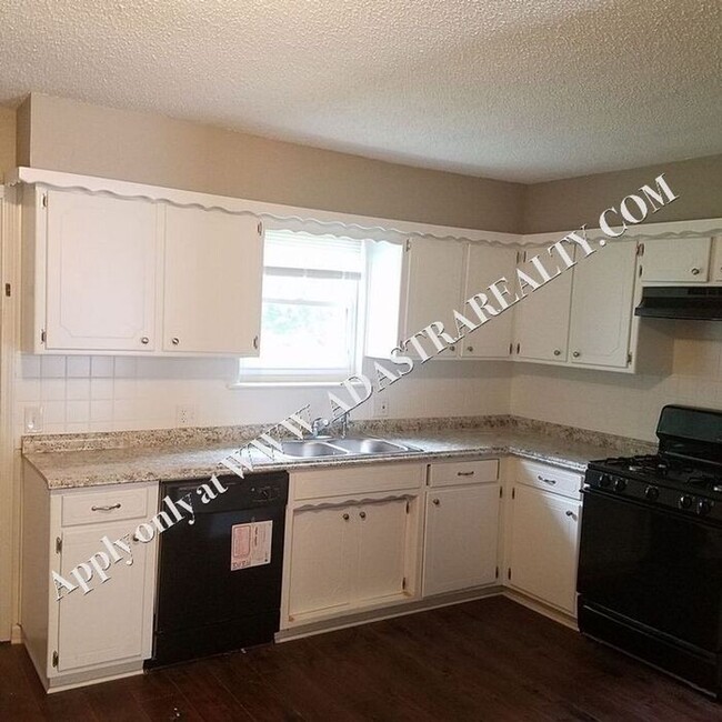 Photo - Gorgeous 3 Bedroom Duplex in Olathe-Availa...