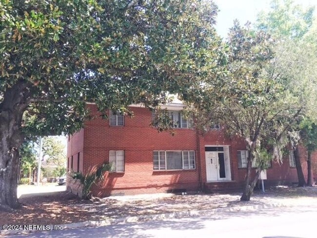 Building Photo - 2117 Spring Park Rd Unit 3