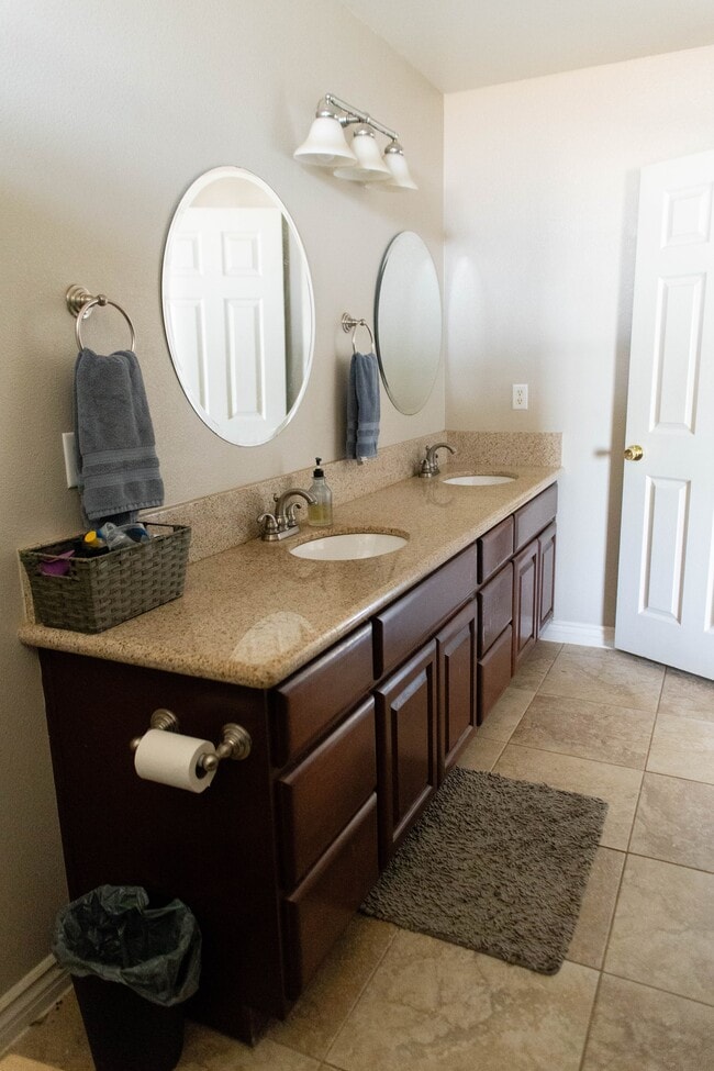 Baño principal - 12072 Pacific Rd