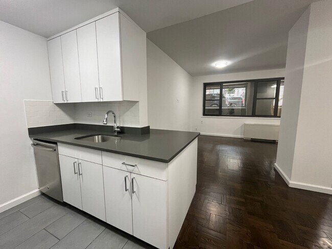 Photo - 405 E 56th St Unit 14N