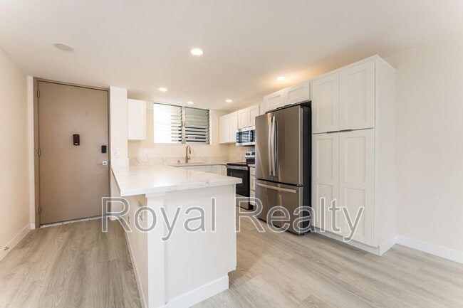 Building Photo - 1717 Ala Wai Blvd Unit #2402