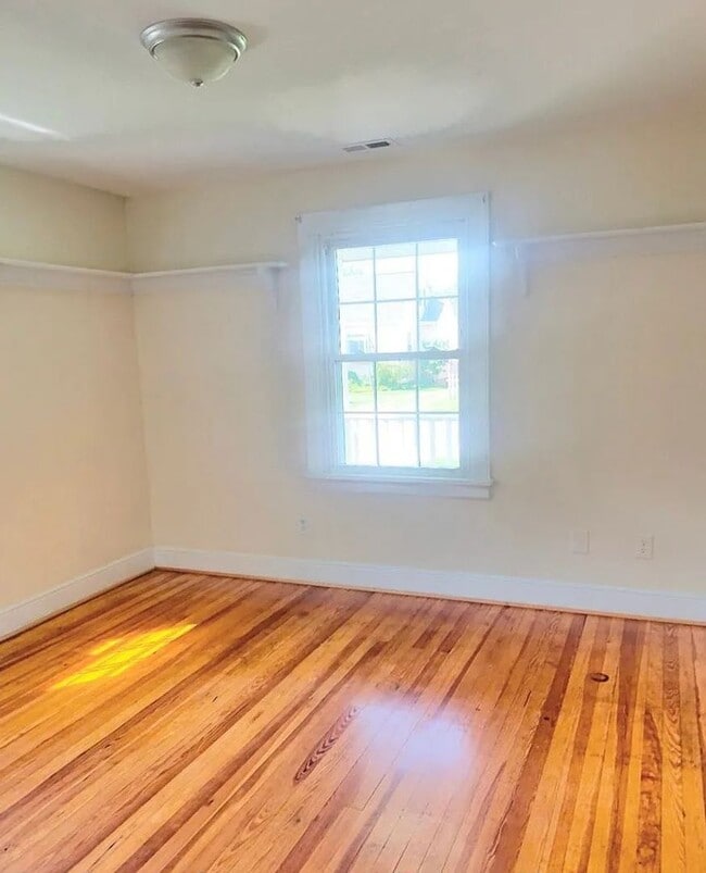 Photo - Super Cute 3 bed 2 bath Rancher with detached Garage and alley access.