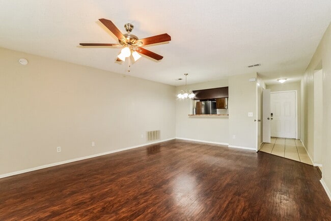 Photo - 1061 Portsmouth Ln