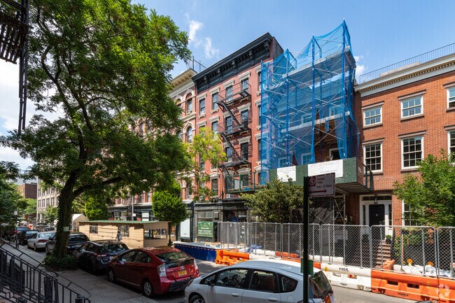 Photo - 321 W 11th St