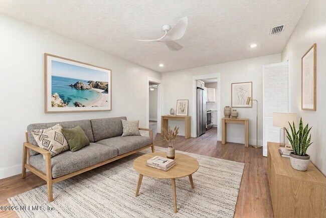 Building Photo - 2247 Riverside Ave Unit 5