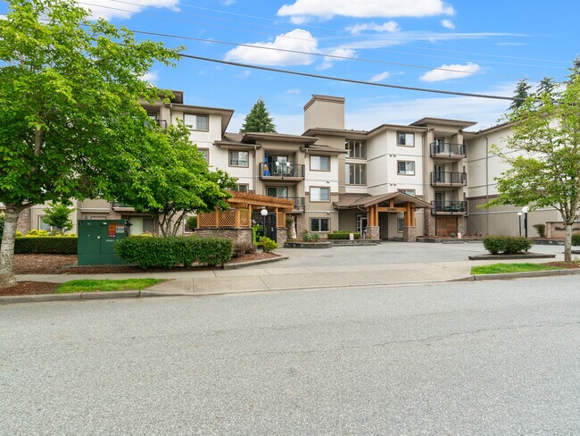 Building Photo - 32063 Mt Waddington Av Unit 205 32063 Mt. Waddington