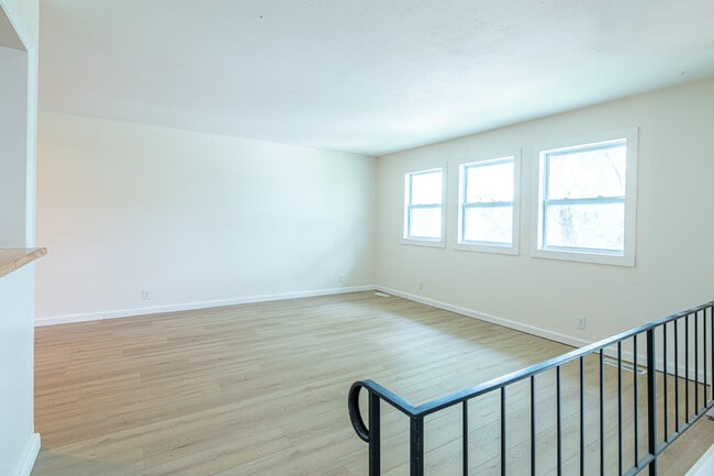 307 McMaster Pl