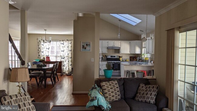 Photo - 407 Deerpath Ave SW