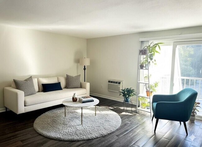 Photo - 300 Smithfield Rd