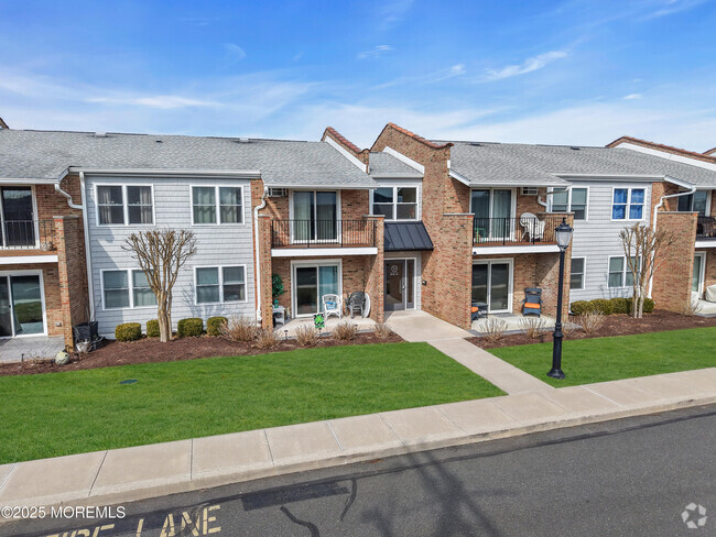 Building Photo - 320 Maryland Ave Unit 11K Rental