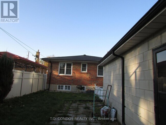 Photo - 21 Black Creek Blvd