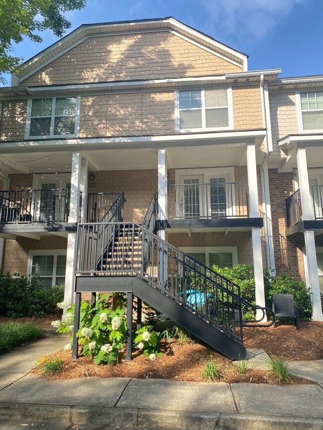 Building Photo - 2 bedroom, 2 and 1/2 bathroom condo at the Summit