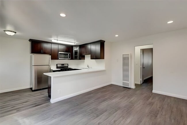 Building Photo - 278 E Washington Blvd Rental