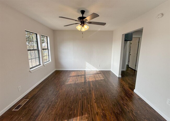 Photo - 203 W Dale St