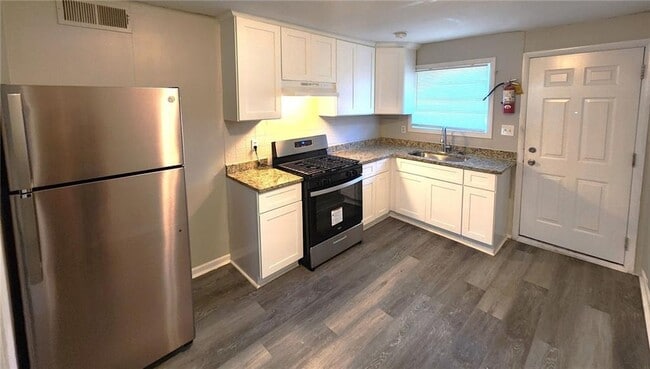 Building Photo - 558 College St Unit A-12
