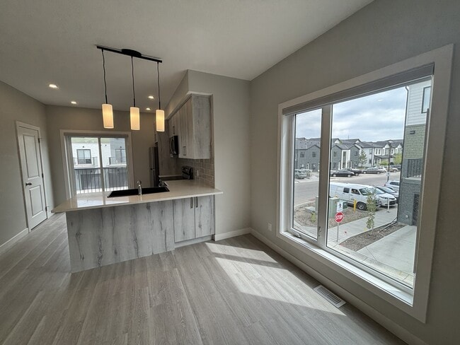 Photo - 338 Ellisborough Blvd SE
