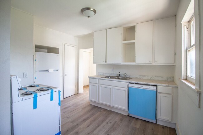 Photo - 2 bedroom 1 bathroom house in Slaton!