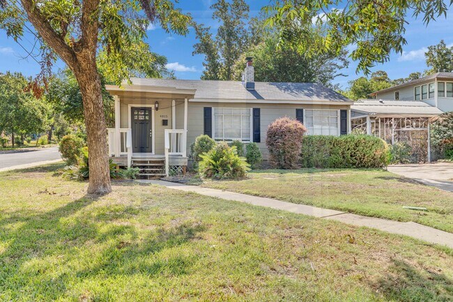 Building Photo - 4815 Woodview Ave Rental